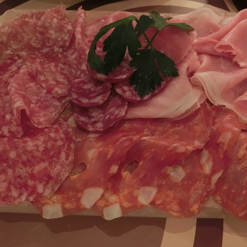 サラミ系の盛り合わせ(IL PACIOCCONE DI CHIANTI )