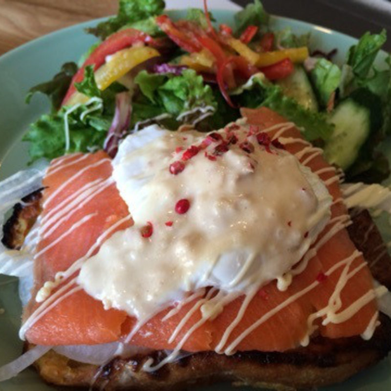 エッグベネディクト(inZONE TABLE （インゾーネ　テーブル）)