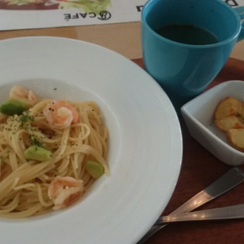 えびとアボガドとアンチョビのレモンパスタ(J cafe 福山駅前)