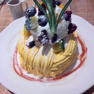 南瓜とクリームチーズのモンブランパンケーキ(J.S. PANCAKE CAFE 札幌ステラプレイス店 （ジェイエスパンケーキカフェ）)