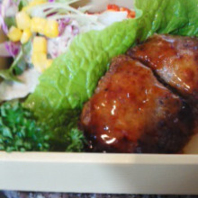 ハンバーグ三段弁当(ジュノス juno’s kitten)