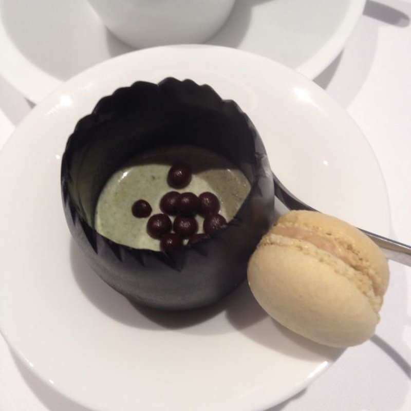 オレンジマカロン、抹茶クレーム(KEISUKE MATSUSHIMA （ケイスケ マツシマ【旧店名】レストラン アイ）)