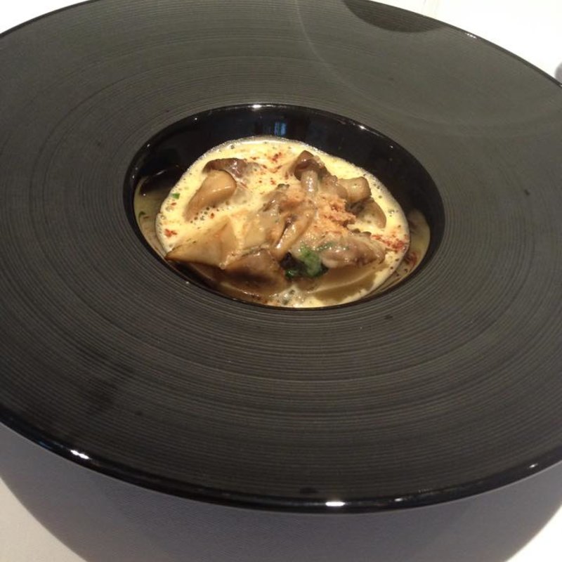 季節の茸をエシャロットやバターフリカッセ、ベーコンのサヴァイヨン(KEISUKE MATSUSHIMA （ケイスケ マツシマ【旧店名】レストラン アイ）)