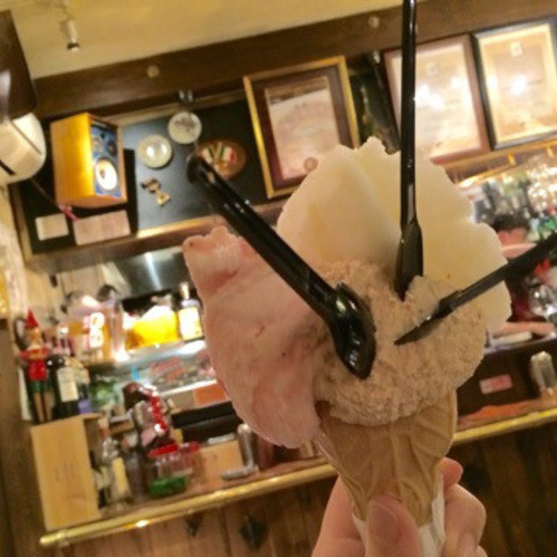 いちごヨーグルト、ヘーゼルナッツ、レモンシャーベット(バール エ ターヴォラ カルダ ラ・ジョストラ -La Giostra-)