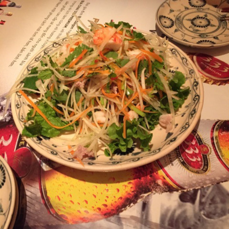 エビの入ったシャキシャキなサラダ(la papaye verte)