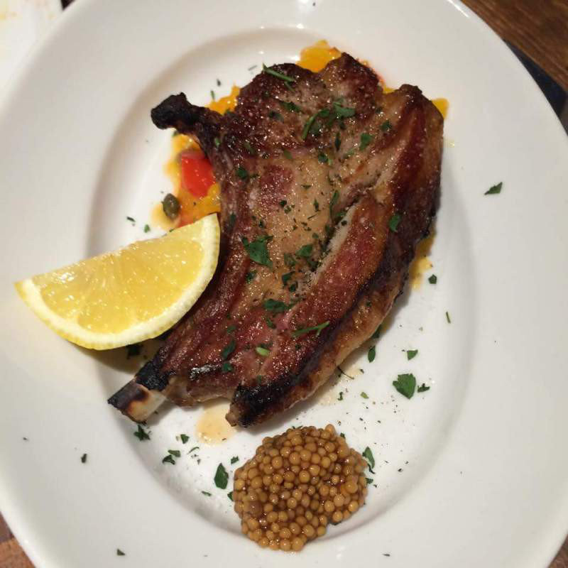 骨付ラム肉の窯焼き(Pizzeria Osteria la ROCCIA)