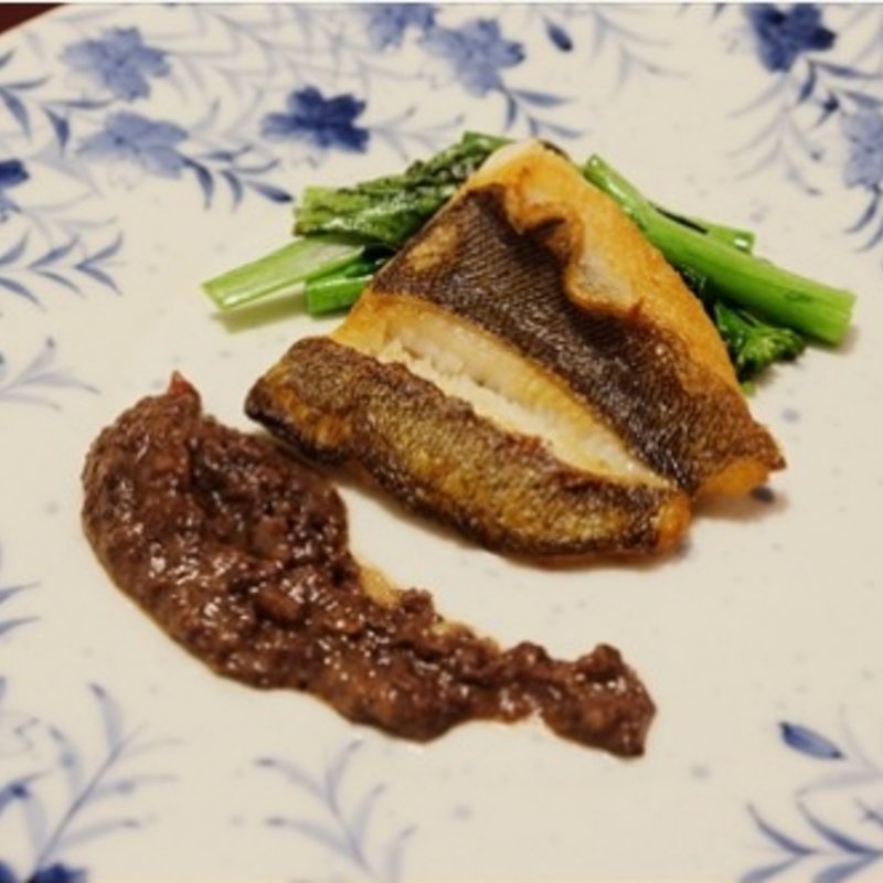 アイナメのポアレ 蛍烏賊のタプナードソース(ル・ジャポン)