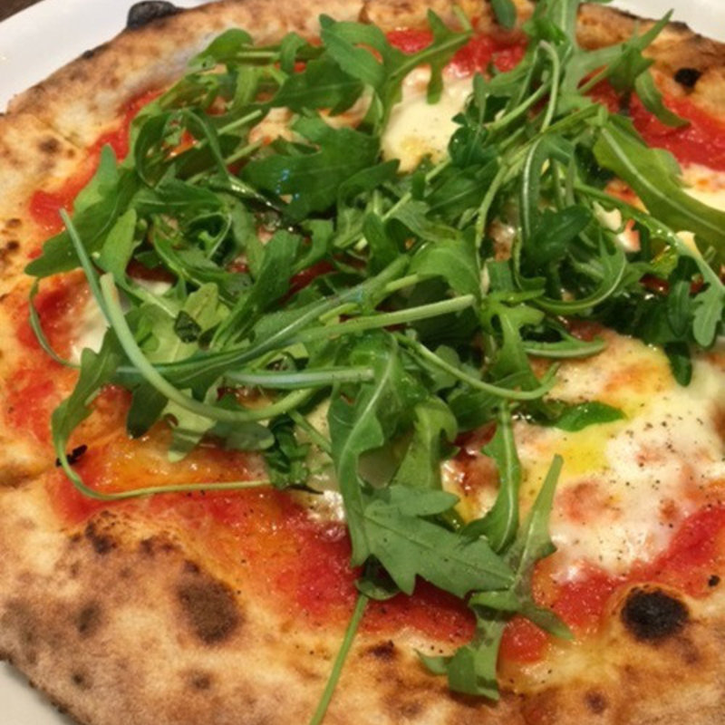 スカモルツァ エ ルーコラ(Trattoria Pizzeria LOGiC MARINA GRANDE)