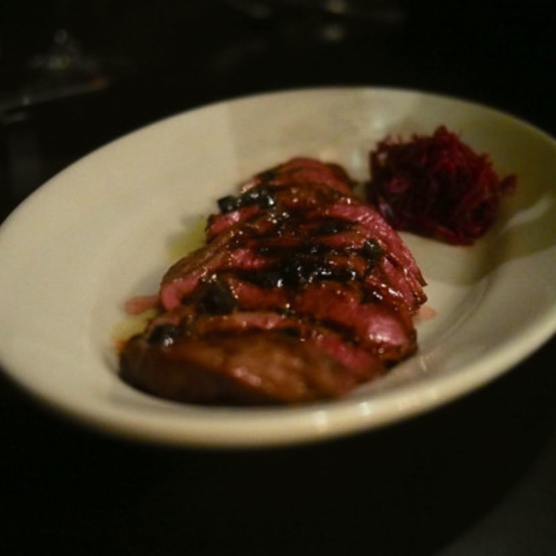 牛ハツ　燻製醤油　刻み山葵(LOVAT)