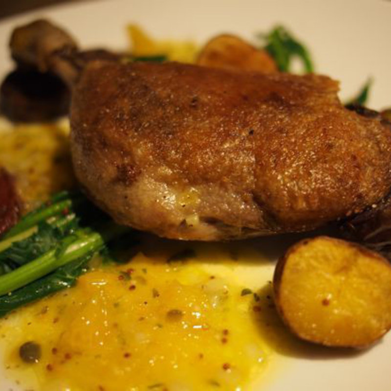 鴨モモ肉のコンフィ オレンジラヴィゴットソース(lumielune(ルミエルネ))