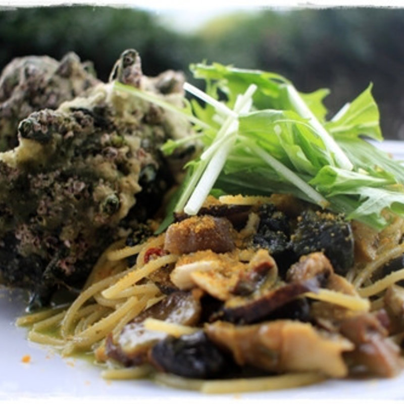 
佐島産　磯サザエのガーリックバター入りスパゲティ　カラスミがけ(MARLOWE)