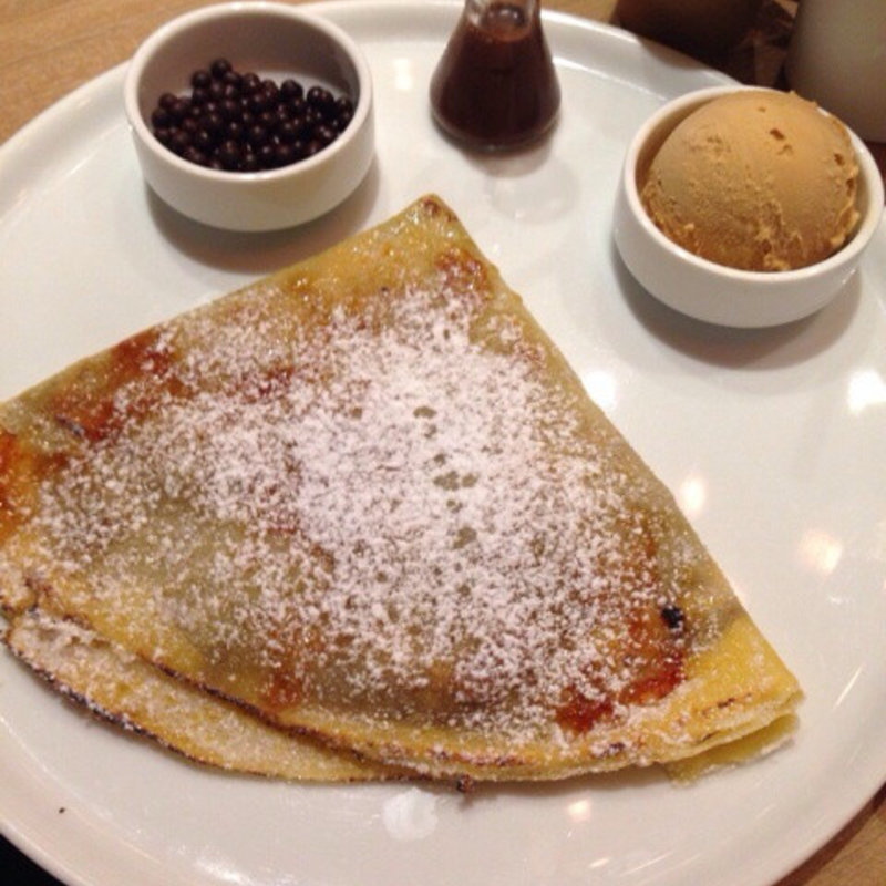 バナナヘーゼルナッツクレープ(MAX BRENNER CHOCOLATE BAR表参道ヒルズ)