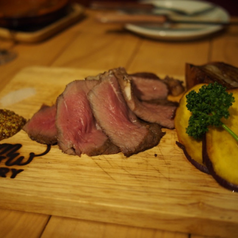 ロース肉のステーキ(ミートワイナリー 秋葉原店 熟成肉)