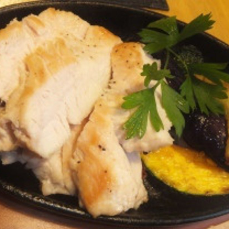 桜島鶏　むね肉一枚揚げ(Meet Meats 5バル 飯田橋店 （ミートミーツゴーバル）)