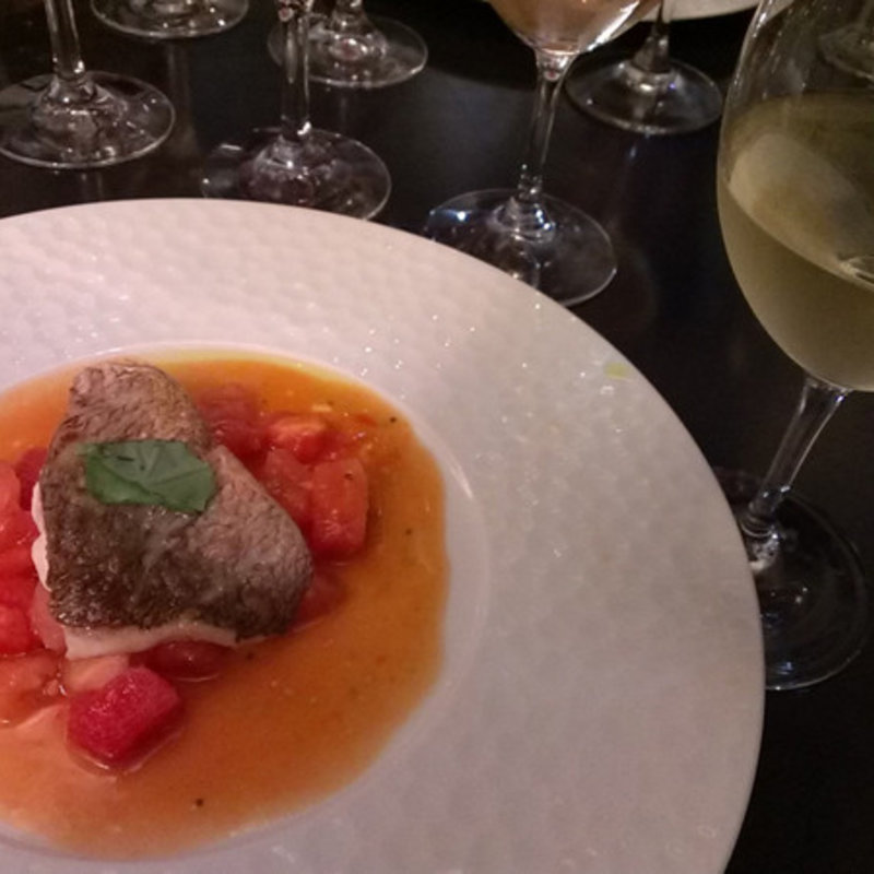 真鯛のポアレ　フレッシュトマトソース(ミッシェル・ヴァン・ジャポネ)