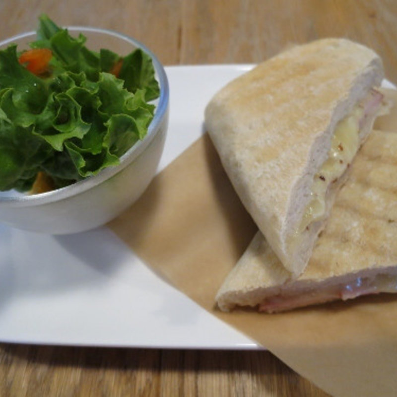 PANINI hum&chees(MONZ CAFE 門前仲町店 （モンズカフェ）)
