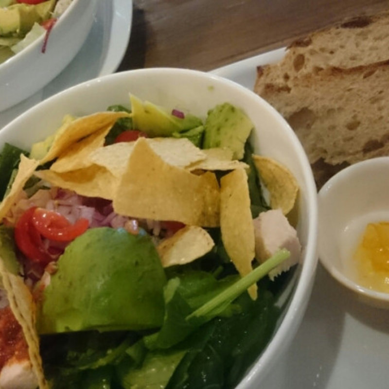 アボカドとチキンのサラダプレート(PANINO VINO)