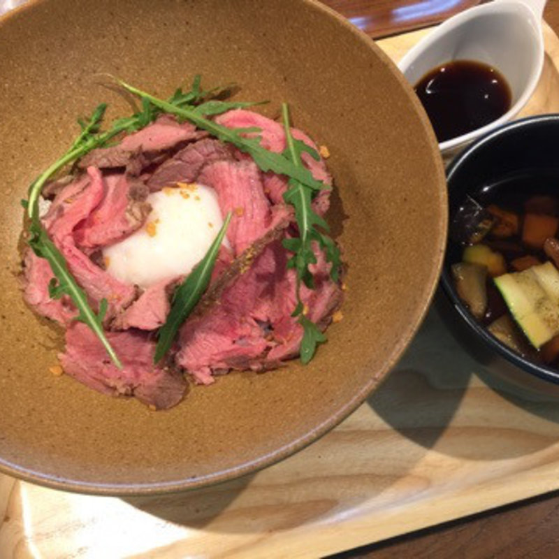 ローストビーフとクレソンのライスボウル(Muu Muu Diner 天王寺MIOプラザ店（ムウムウダイナー）)