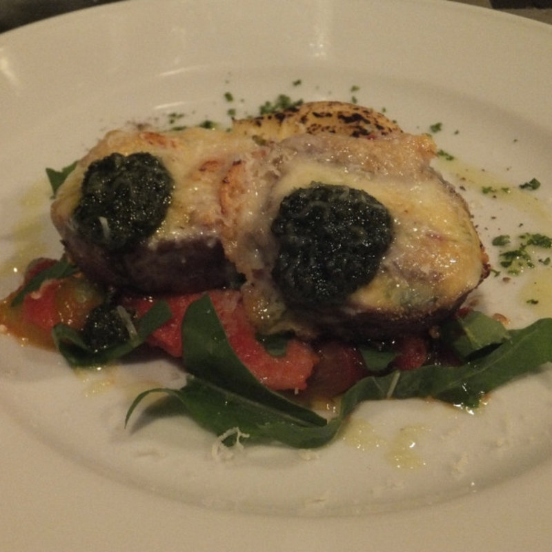 牛肉のロール 生ハムチーズ焼きバジルソース(Nagaa)