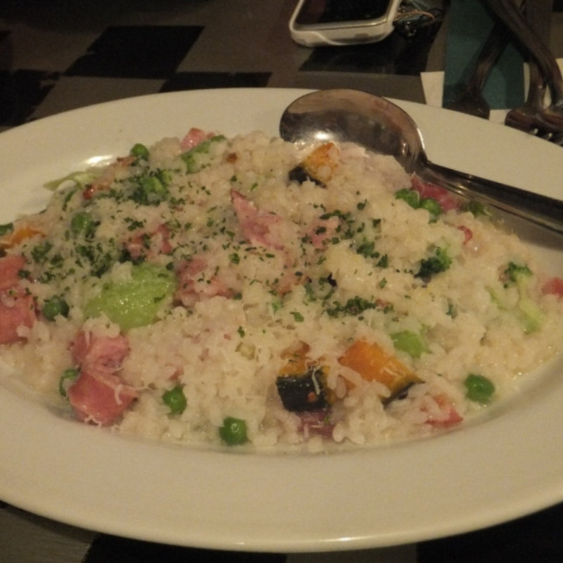 生ハム、ソーセージ、緑野菜、かぼちゃのチーズリゾット(Nagaa)