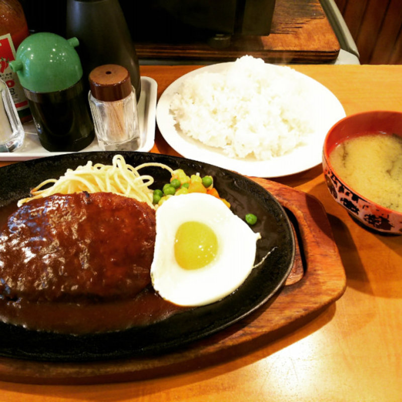 ハンバーグステーキ(ニューバーグ )