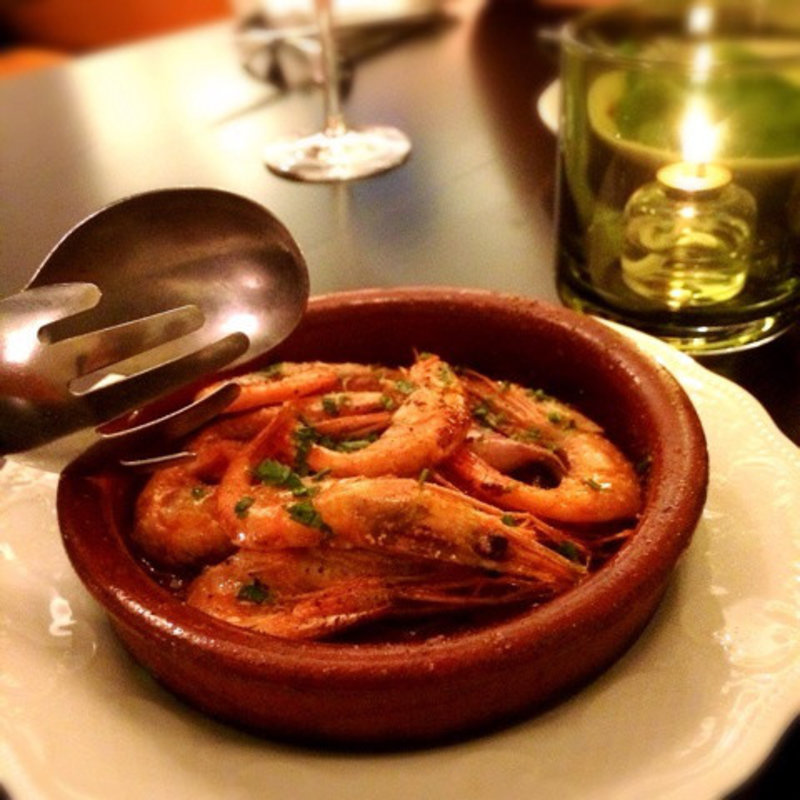 アヒージョは有頭海老(地中海食堂 オリｰヴァ)