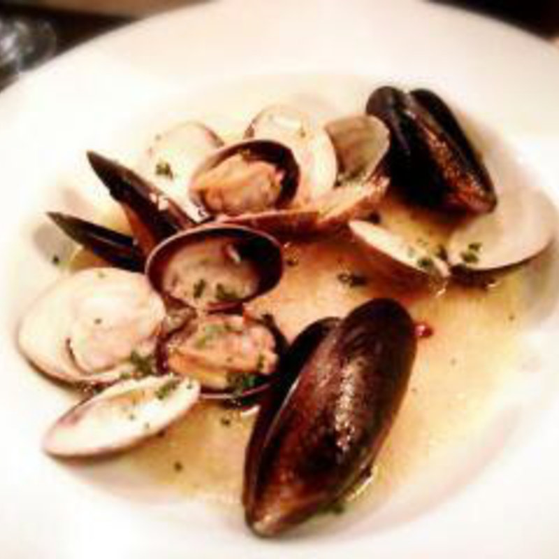 貝の白ワイン蒸し(PACE （パーチェ）)