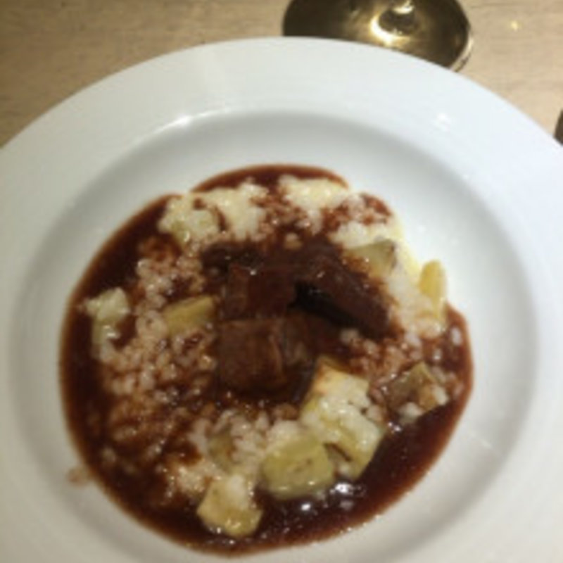 牛肉の赤ワイン煮込みチーズリゾット(パンチョット)