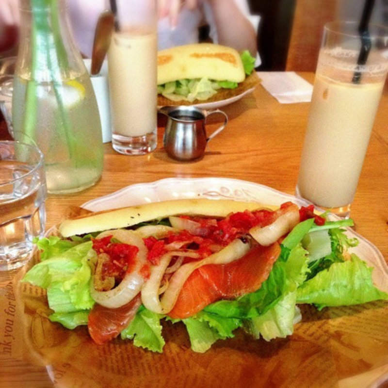 スモークサーモンのパニーニ(PANINO VINO)