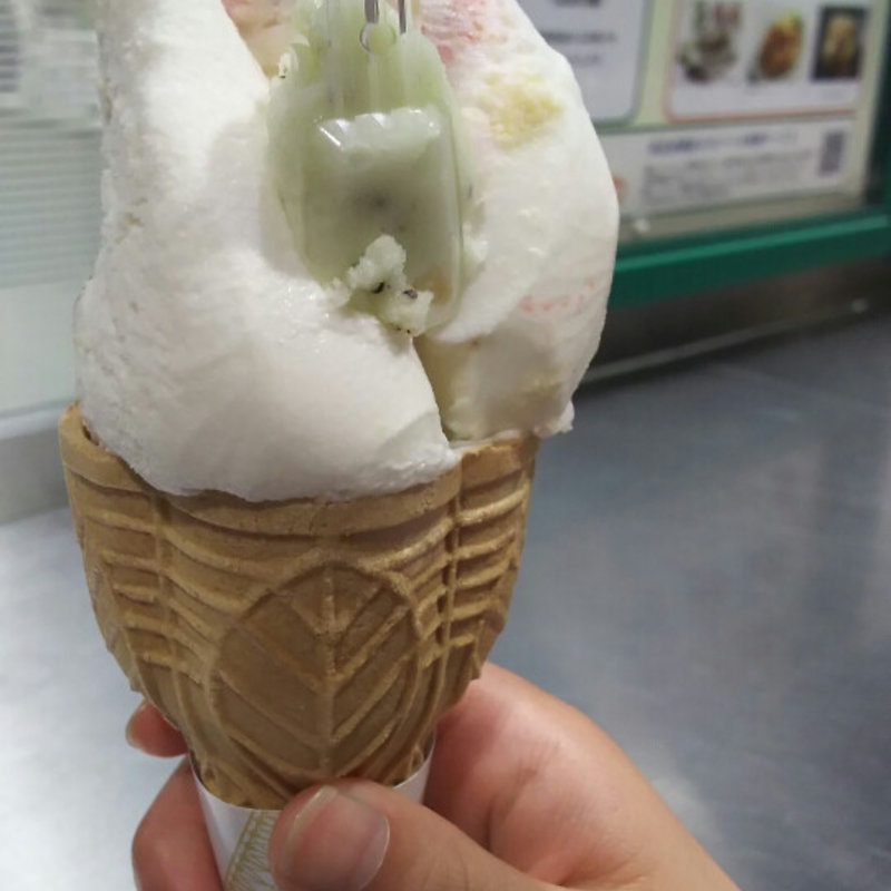 いちごショートケーキとミルク(PARIYA)