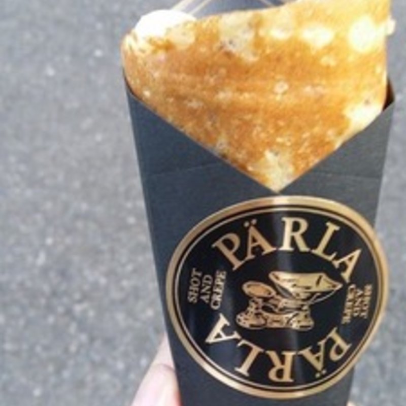 焼きメレンゲと生クリーム練乳(PARLA)