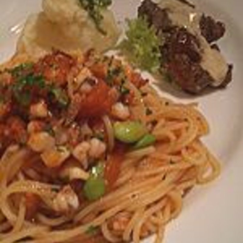 トマトソースのパスタと牛肉のロース(Passetto　パセット)