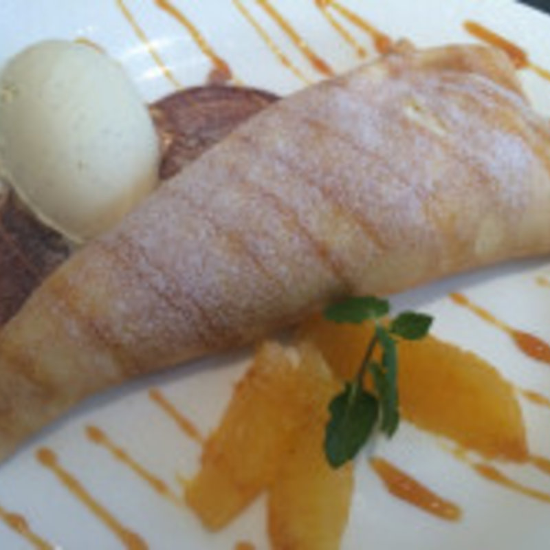 クリーム入りクレープ(PATISSERIE TOOTH TOOTH 本店 （パティスリートゥーストゥース）)