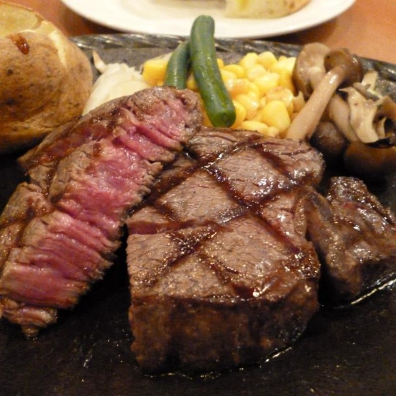 鹿児島産黒毛和牛の国産ヘレステーキ(PAUHANA 八尾店)