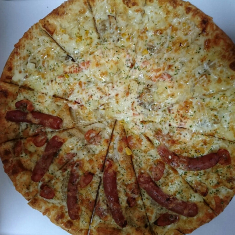 スモークサーモンチーズと黒コショウソーセージのハーフ&ハーフ(PIZZAアルト 別府店 （ピザアルト）)