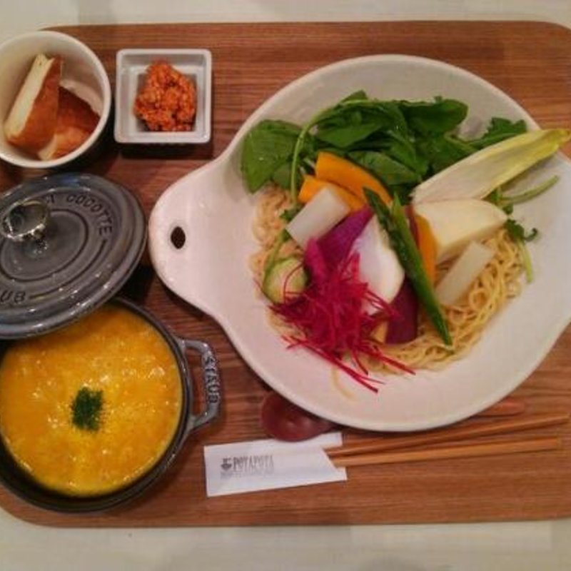 温野菜がのった鶏ポタージュつけ麺(塩味)(POTAPOTA)