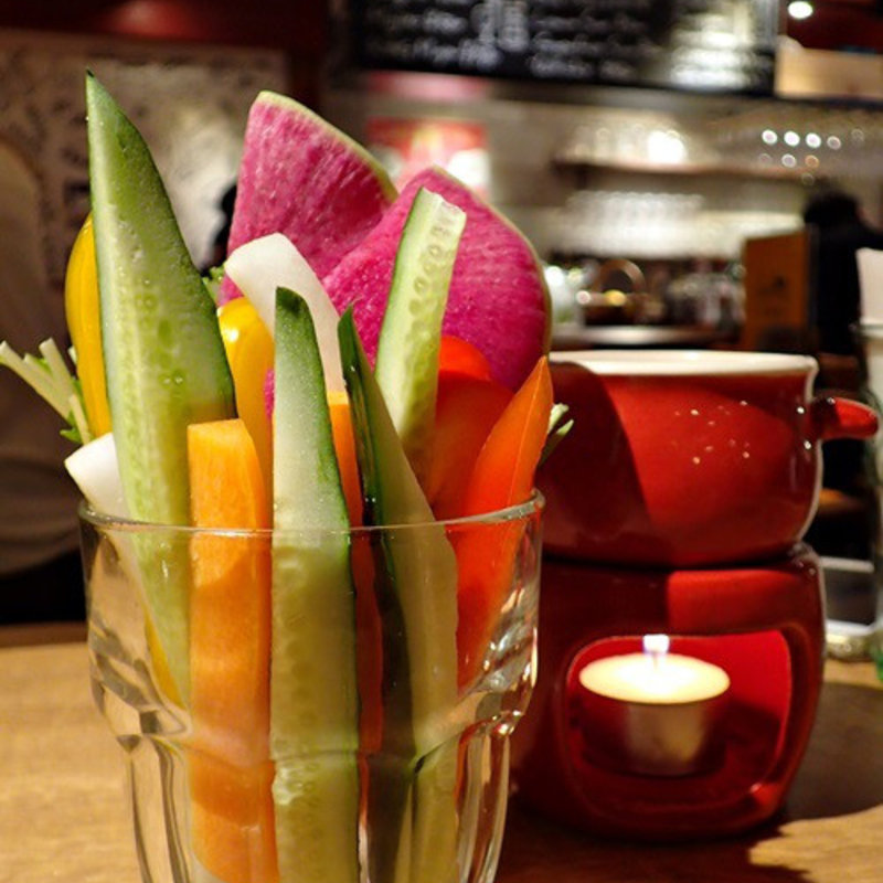 彩り野菜のバーニャカウダー（お替り自由）(QUEEN OF CHICKENS 恵比寿店 （クイーン　オブ　チキンズ）)