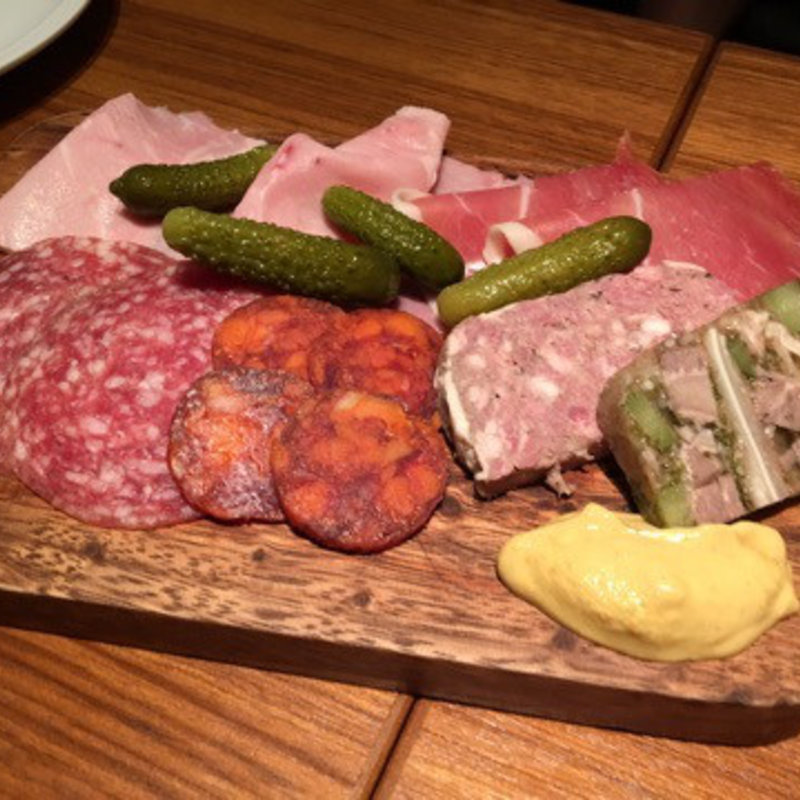 サラミと生ハムの盛合せ(Rhubarbe)