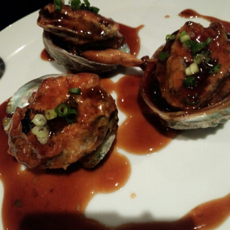 殻付きアワビのステーキ 香味醤油(RISE)