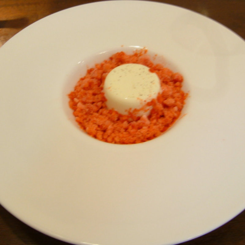 パンナコッタとイチゴのシャーベット添え(Ristorante YAMANOE)