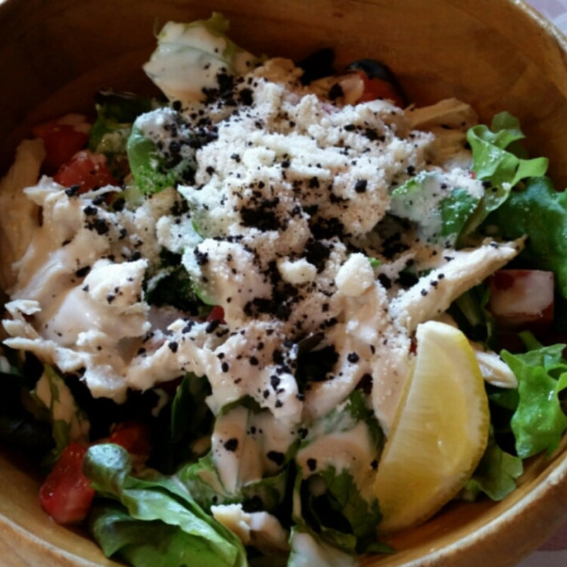 スモークチキンと削りチーズのシーザーサラダ(リヴィスタ )