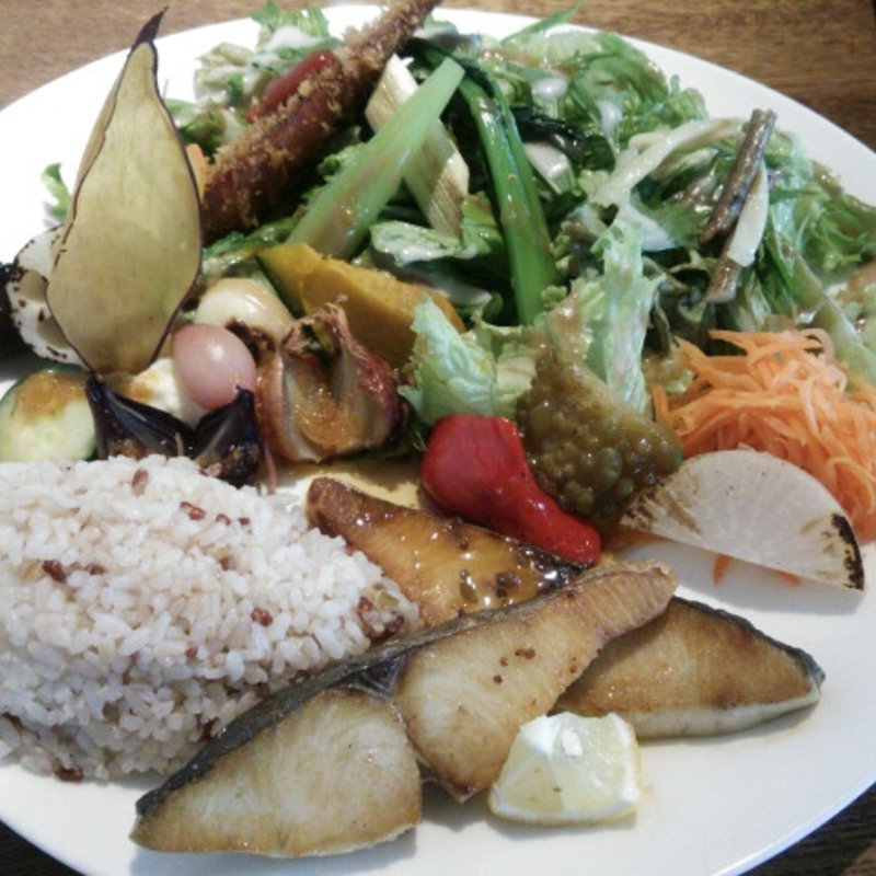 菜園プレートとお魚のソテー(Roji菜園テーブル（ロジ）)