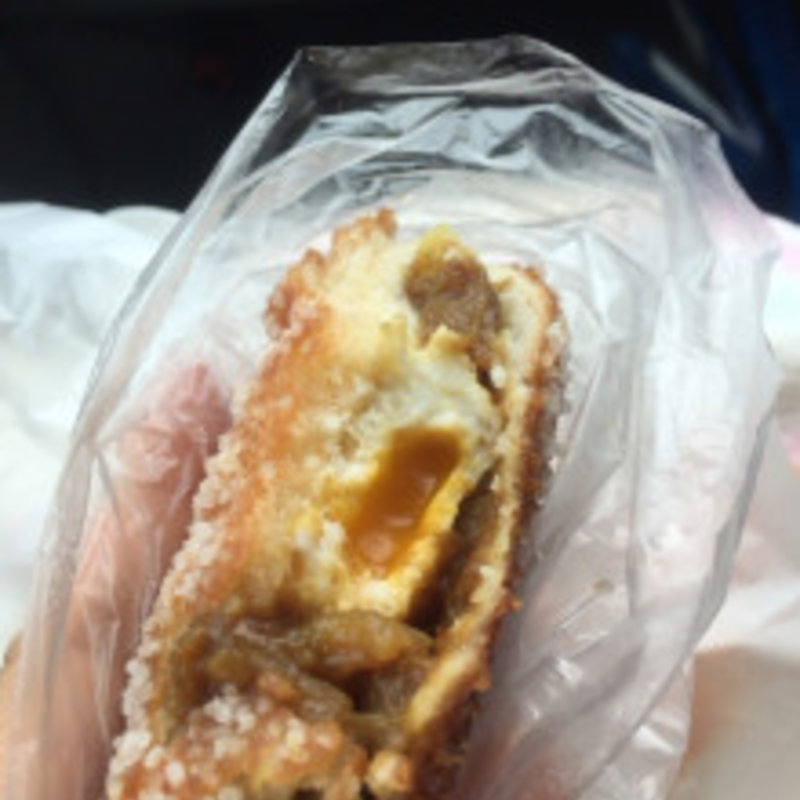 半熟卵入りカレーパン(BOULANGER PATISSIER Rond-Point)