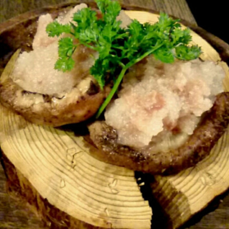 大きな椎茸の酒盗おろしのせ(SAPPORO BONE)