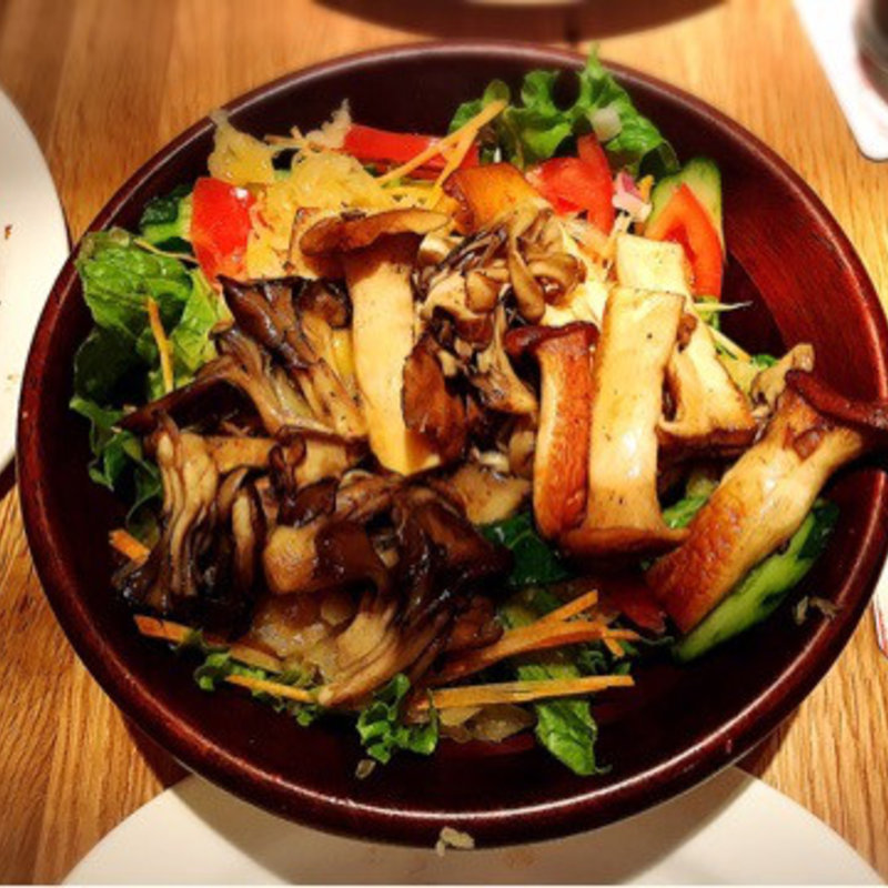 きのこのサラダ(SCHMATZ （シュマッツ ビア ダイニング）)