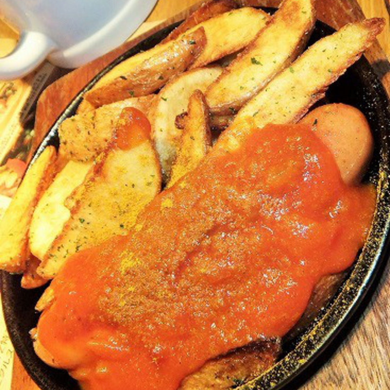 ベルリン名物カリーブルスト(SCHMATZ （シュマッツ ビア ダイニング）)