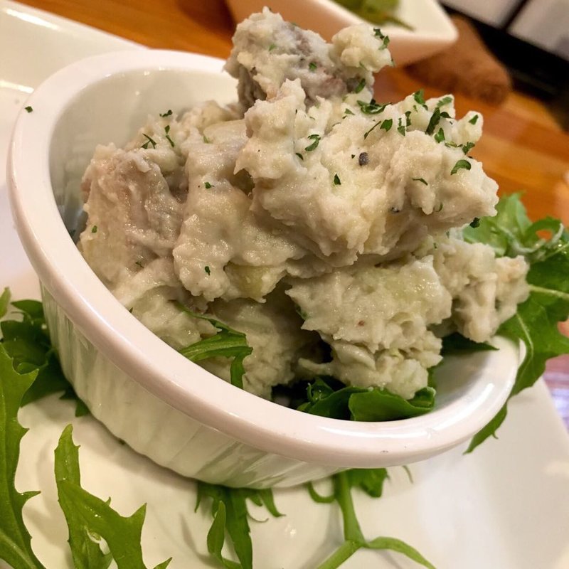 炭焼地鶏のポテトサラダ(バルARIKADO)