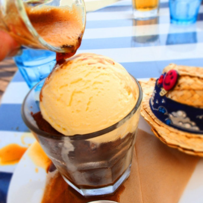 チョコレートブラウニーのアフォガード(surfers)