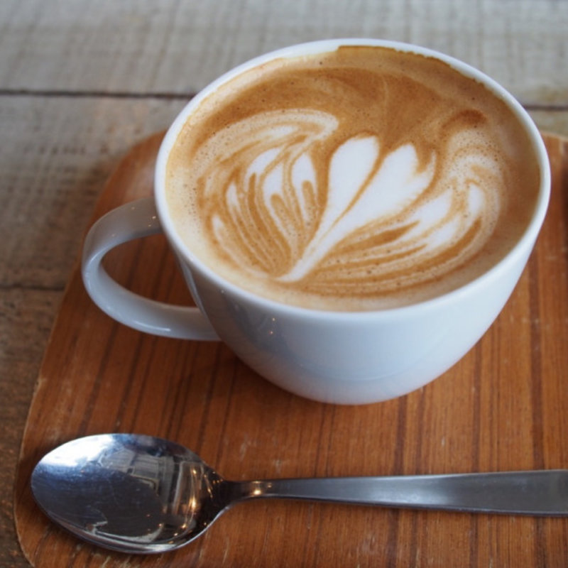 カフェラテ(SUZU CAFE‐jingumae－ | スズカフェ 神宮前店)