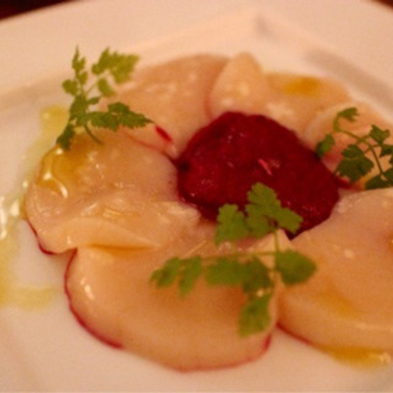 ホタテのカルパッチョビーツビネグレットソース(T.Y.HARBOR)